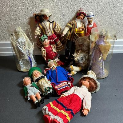Vintage International Doll Collection 
