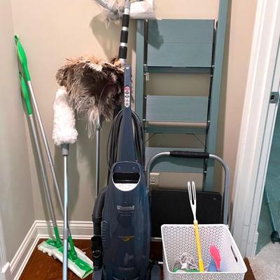 Kenmore Progressive Vacuum With Cleaning Dusters And Home Ladders 