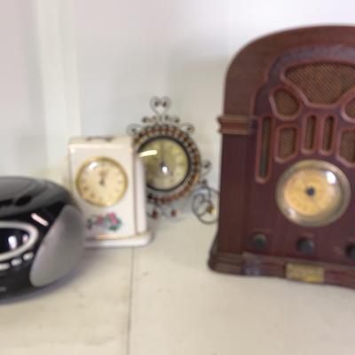 Thomas Collectors Edition Wood Cabinet Radio With Cd Player And Two Clocks
