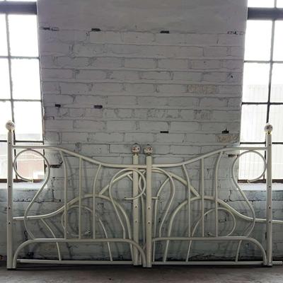 Victorian Style White Painted Metal Daybed Frame With Porcelain Finials And Trundle Frame
