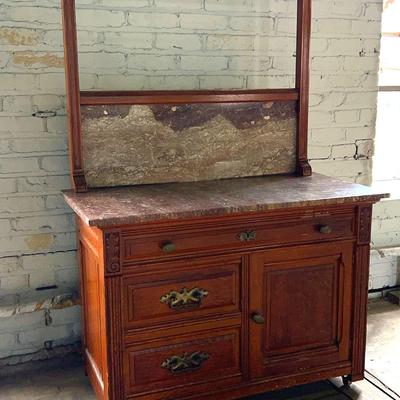 Cincinnati Art Carved (Attr.) Fine Bespoke Victorian Solid Carved Oak Washatand, Circa 1890