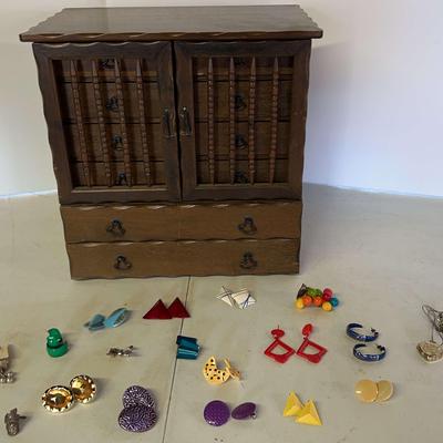Vintage 1980s Mod Earrings In Metal And Plastic With Jewelry Box And More 