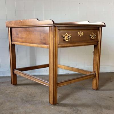 Lane Furniture Chippendale Style Fruitwood End Table 