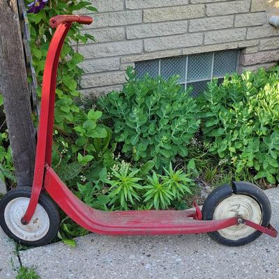 Vintage Child's Scooter (G)