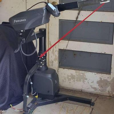 Bruno VSL-6000 Curb-Sider Hoist (G)