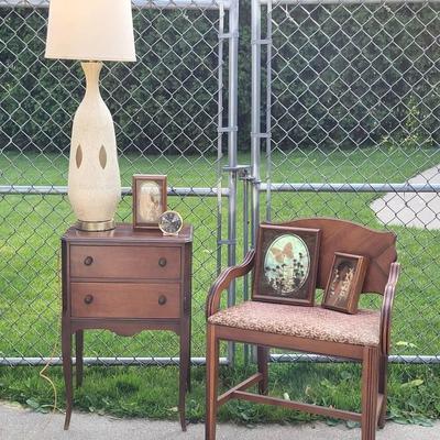 Pretty Parlor (LR)