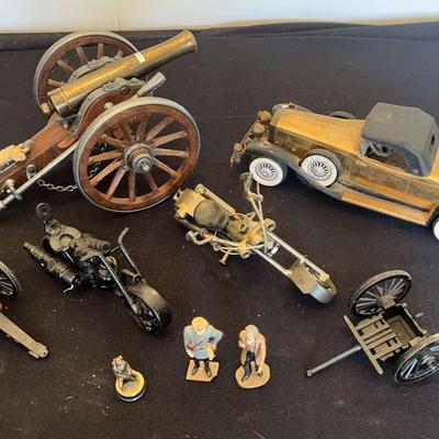 US Civil War Cannon Reproduction & Vintage Battery-Operated Car – Collectible Set