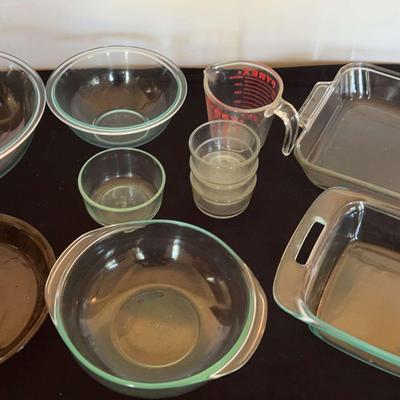 Pyrex and Anchor Hocking Glass Baking and Mixing Dish Set