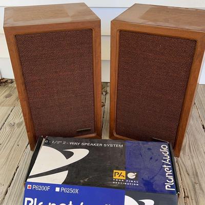 MasterSound Vintage Speakers (18” x 9.5” x 11”) & Planet Audio 2-Way Speaker System