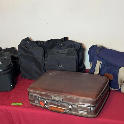 AY335E Luggage Anyone?
