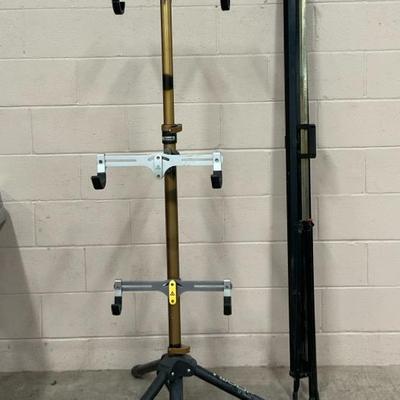 Bicycle TwoUp TuneUp Stand & Apollo Projector Screen 
