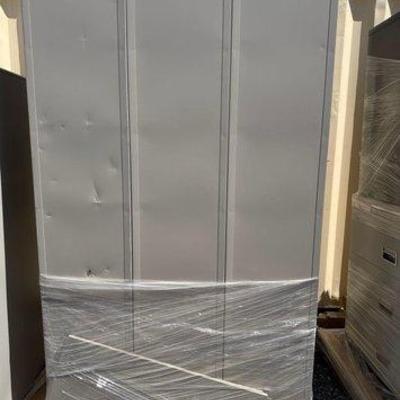 #90022 • 3 Metal Bookshelves
