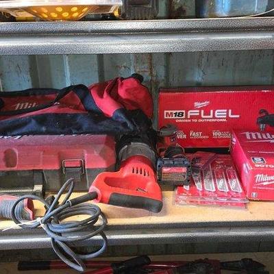 Sale Photo Thumbnail #323: #3076 • Milwaukee Tools & Bags

