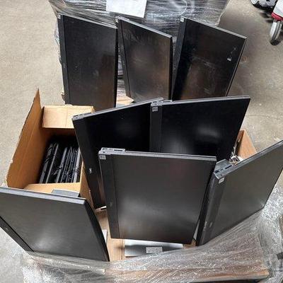 #2512 • 8 All-In-One Dell Computers, 8 HP Keyboards and Cords
