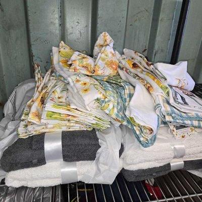 #3518 • Hand Towles & Bath Towels
