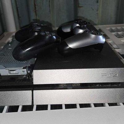 Sale Photo Thumbnail #326: #3502 • PS4 & (2) Controllers
