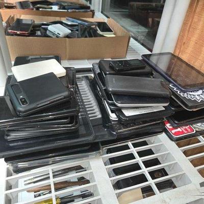 #2664 • (31) Tablets, Phones & External Chargers
