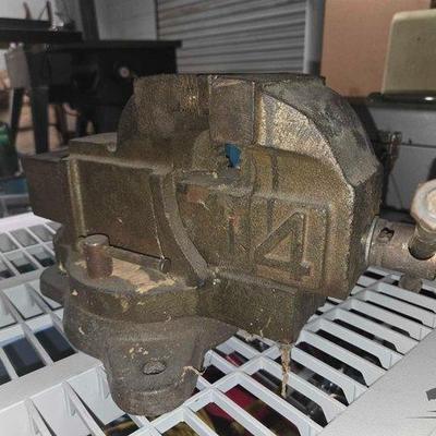 #2096 • Bench Vice
