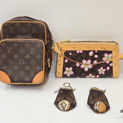 #1900 • (4) Bags and Purses
