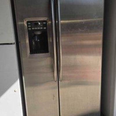 #2204 • General Electric Refrigerator
