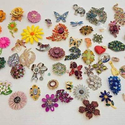 #1018 • (68) Costume Jewelry Brooches
