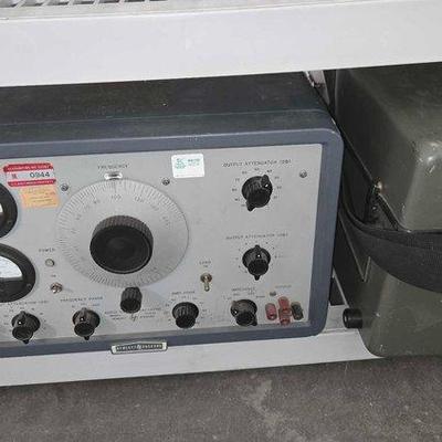#2078 • Hewlett Packard Audio Signal Generator & Oscillator

