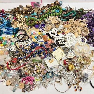 #1026 • Costume Jewelry
