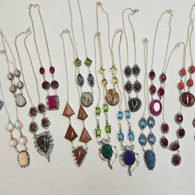 #1012 • (22) Costume Jewelry Necklaces
