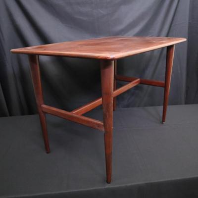 Mid-Century Modern Walnut Side Table – Tapered Legs & Cross-Stretcher Base
