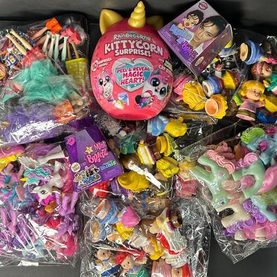 Toys Enchantimals, Fisher Price Little People, My Little Pony, Mini Bratz 