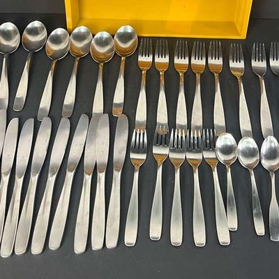 Grasoli Roneusil Stainless Flatware (Germany): 10 Forks & Knives, 7 Spoons, 5 Dessert Forks & Spoons