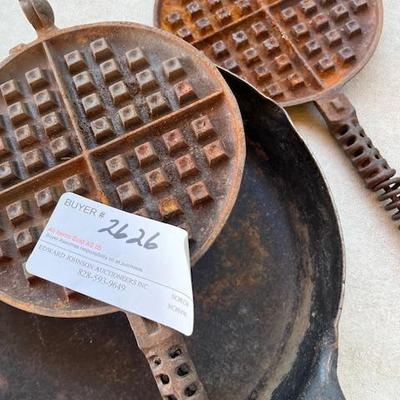 all kinds of cast iron fry pans, kettles
