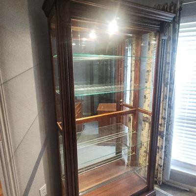 Curio With Glash Shelves, Mirror And Lights