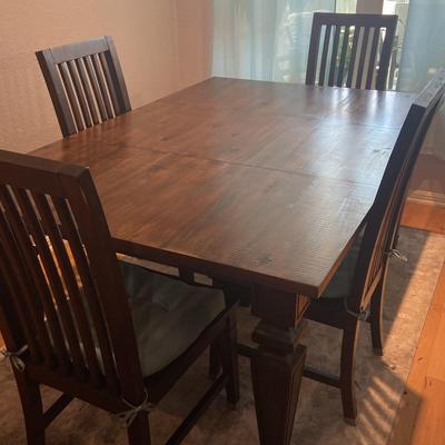 Dining Table & 4 Chairs (1)