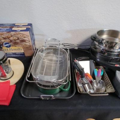 Assorted Kitchen Items