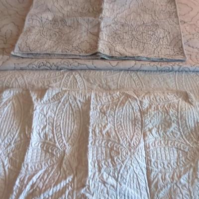 Shades Of Gray Lot Of 3 King Quilted Coverlets & 6 Shams