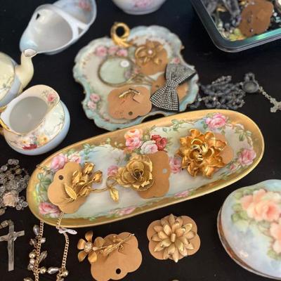Sale Photo Thumbnail #11: COSTUME JEWELRY