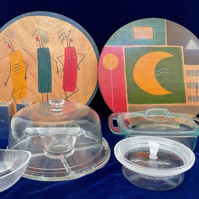 Kakadu And Kitchenware 