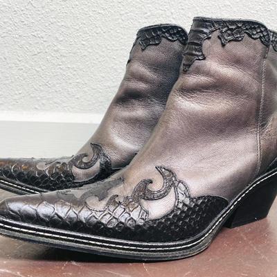 Donald J Pliner Boots