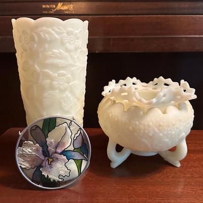 Fenton Satin Custard Glass Set & Medallion