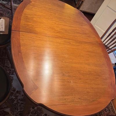 Oval Dining Table With Three Leaves And Pads
