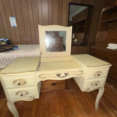 Vintage Desk with Middle Mirror Compartment