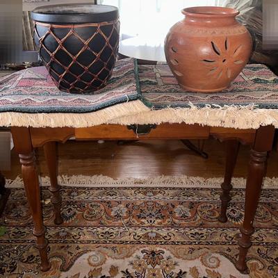 Table, Rugs & Pottery set 