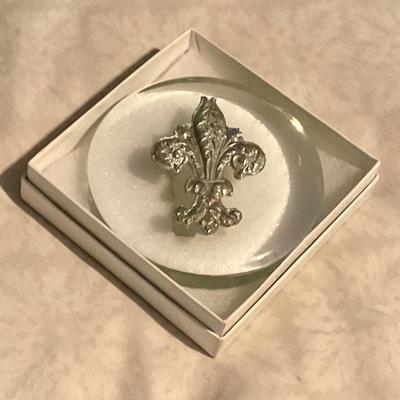 Paper weight