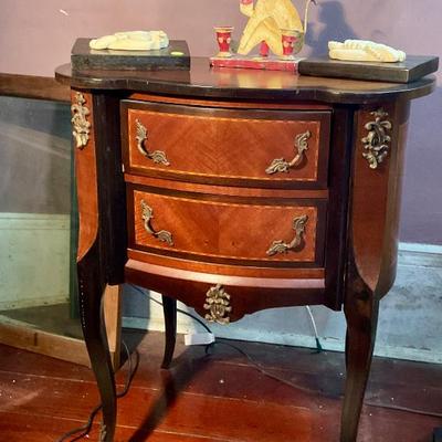 Nic antique table