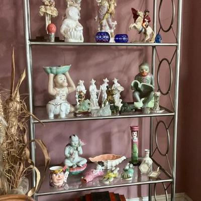 Etagere Hollywood Regency pewter finish. Glass and steel