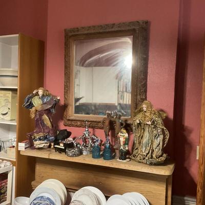 Kitchen mantle, mirror