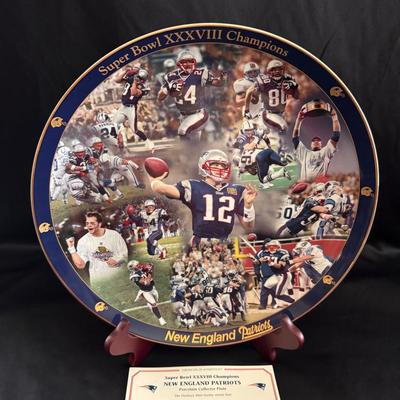 Lot 236: New England Patriots Super Bowl XXXVIII Champions Collector Plate, made by the Danbury Mint