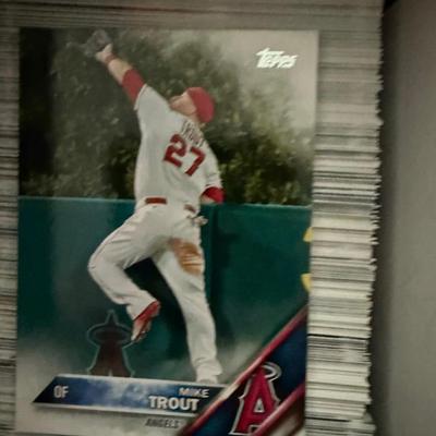 Lot 515: 2016 Topps Baseball Card Lot Extras (Not complete)