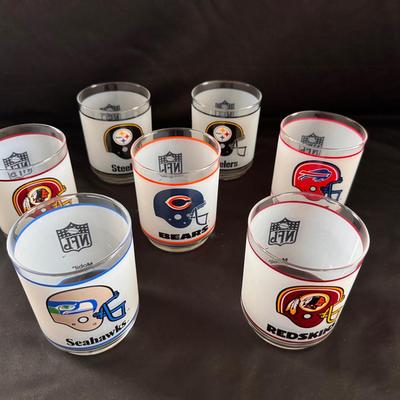 Lot 225: NFL Mobil Frosted Promotional Glasses